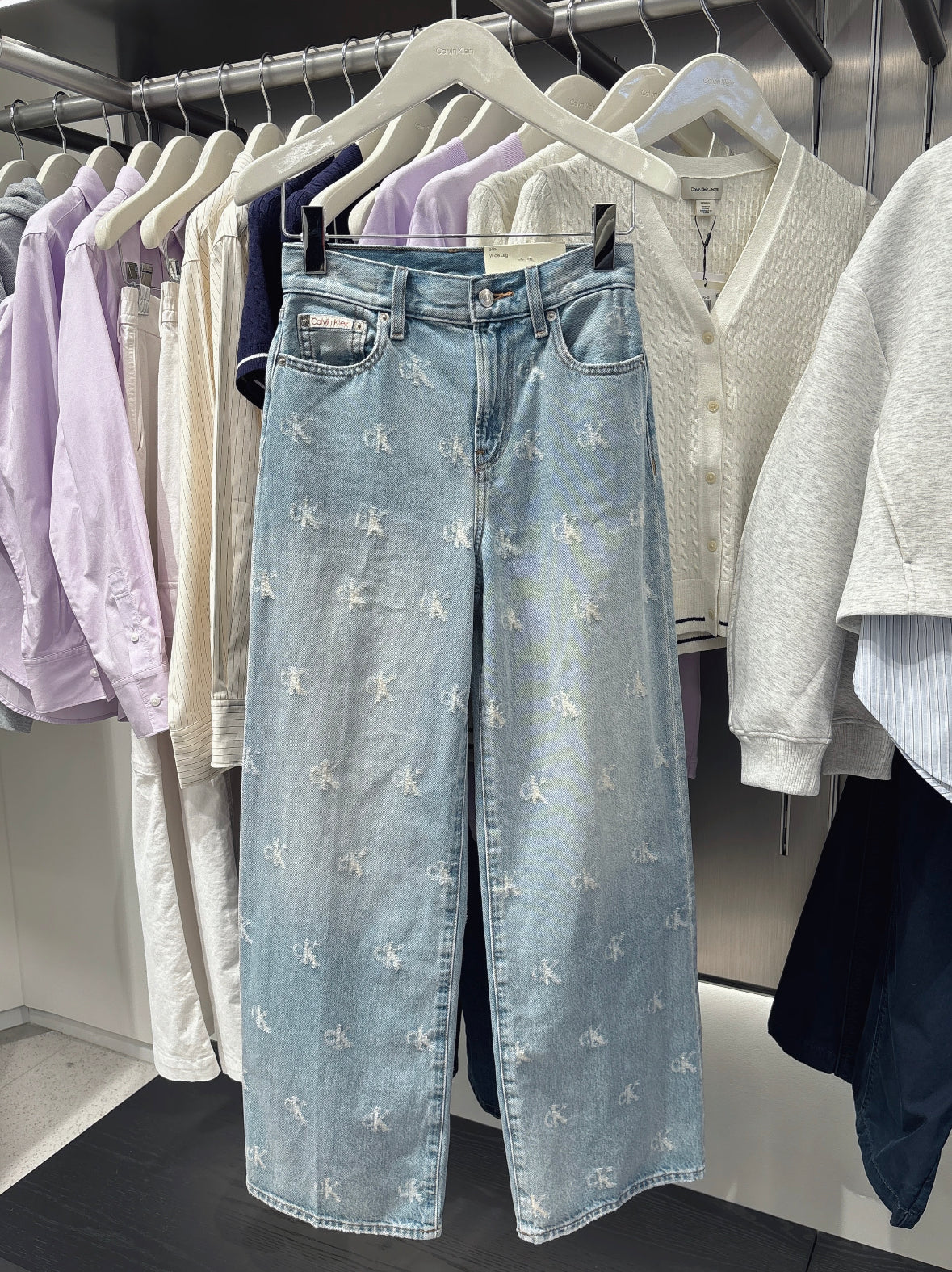 Calvin Klein Jeans
THE WIDE LEG CK DISTRESSED INDIG