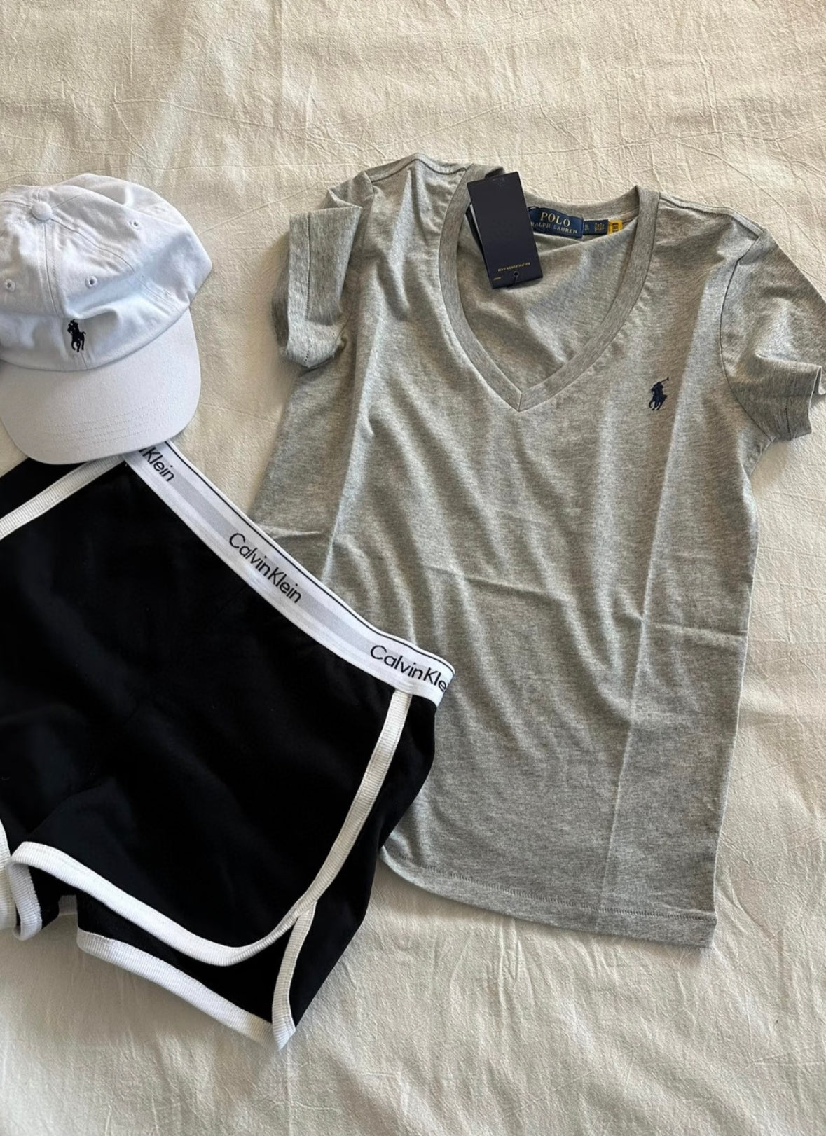 Polo basics v-neck logo tee
