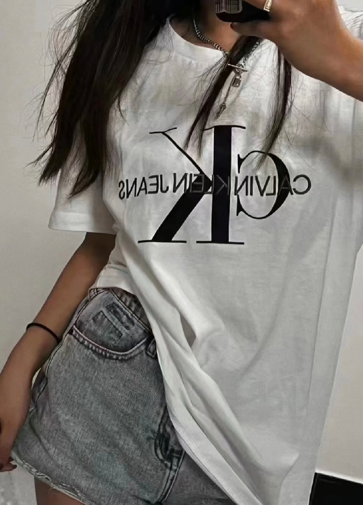 CALVIN KLEIN EMBOSSED LOGO TEE SS23