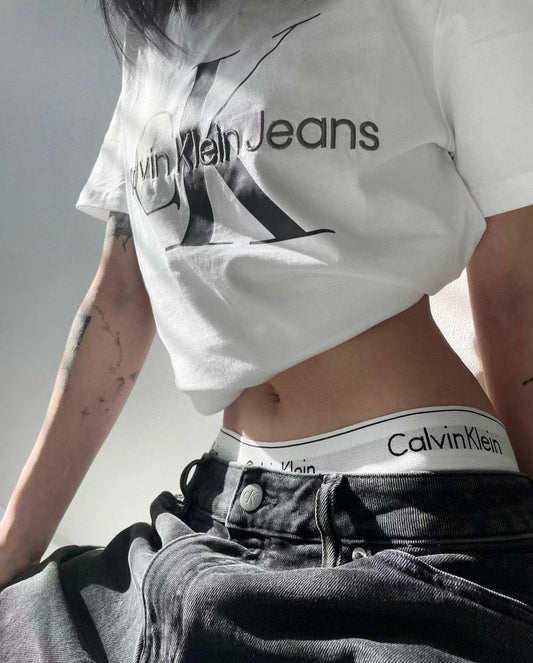 CALVIN KLEIN EMBOSSED LOGO TEE SS23
