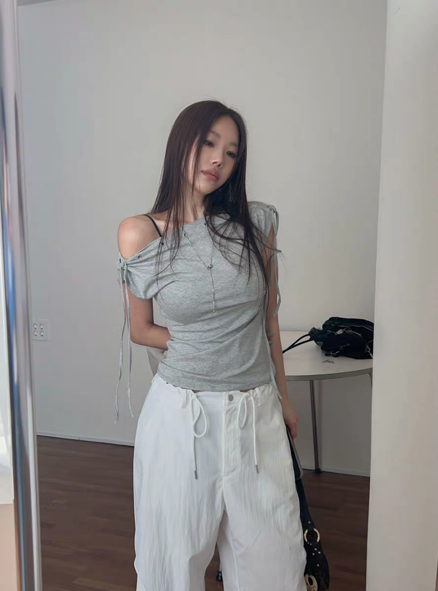 ￼ Korea 斜肩修身短袖￼