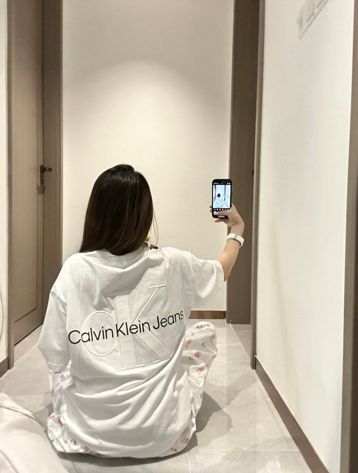 CALVIN KLEIN EMBOSSED LOGO TEE SS24