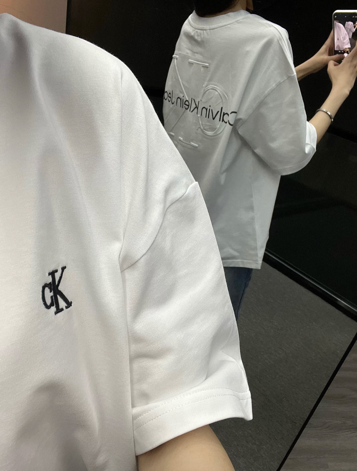 CALVIN KLEIN EMBOSSED LOGO TEE SS24