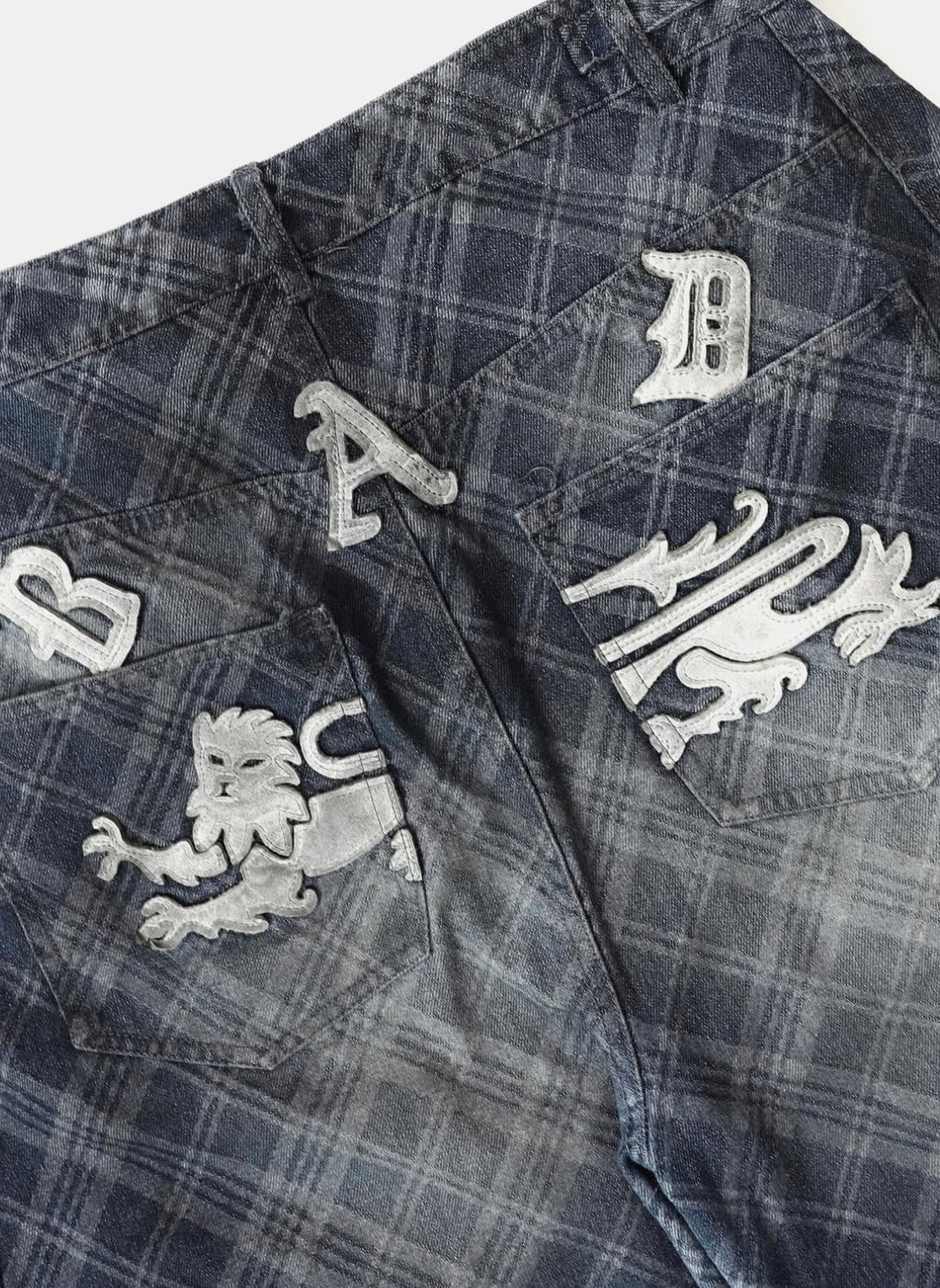 BADBLOOD LION PATCH WASHED BARREL PANTS BLUE DENIM CHECK