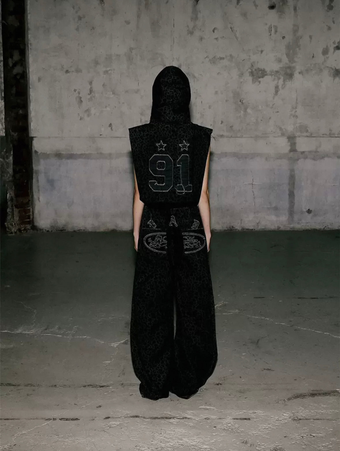 BADBLOOD LION PATCH WASHED BARREL PANTS BLACK LEOPARD